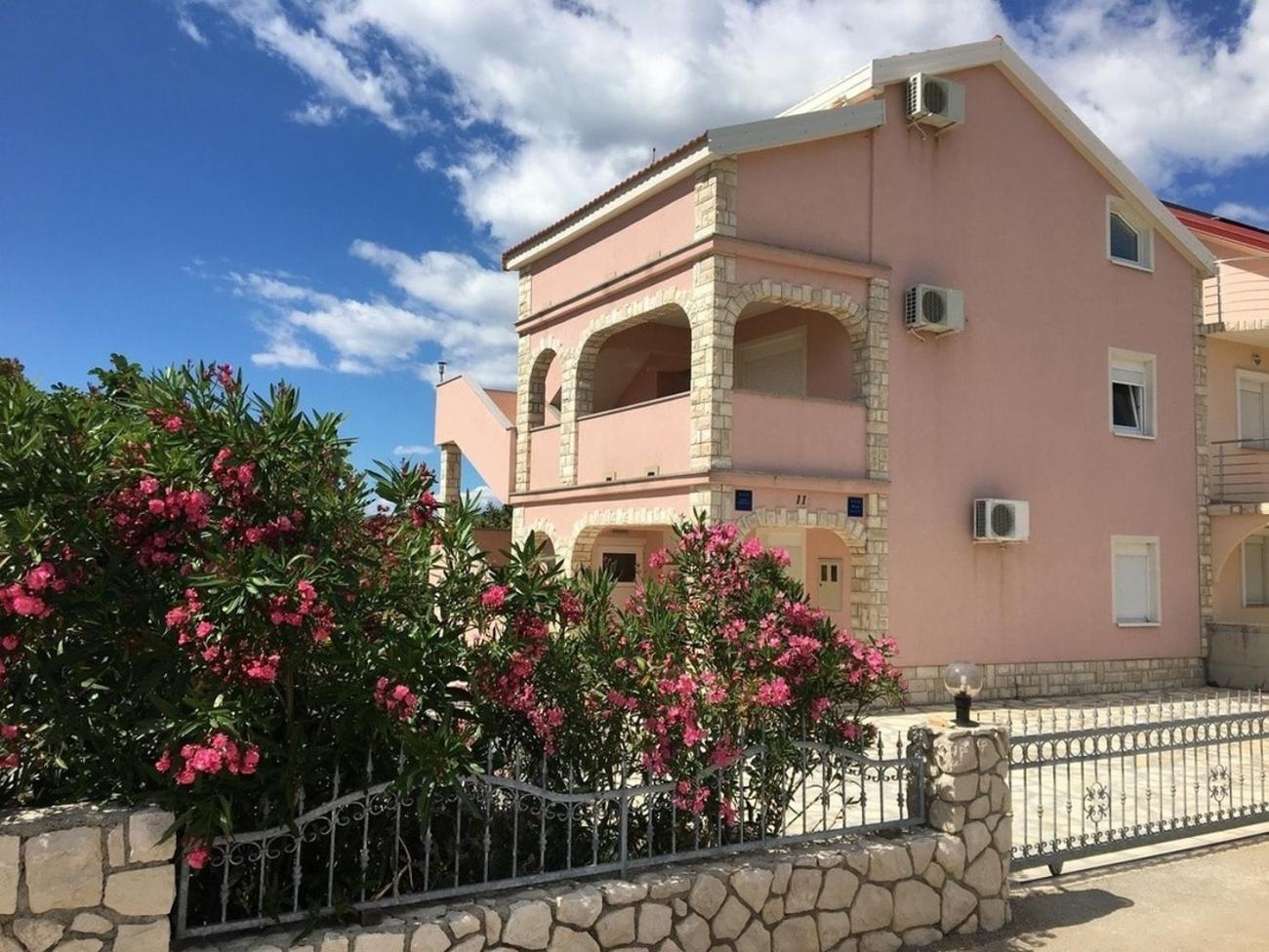 Apartments By The Sea Mandre, Pag - 6507 Kolan Εξωτερικό φωτογραφία