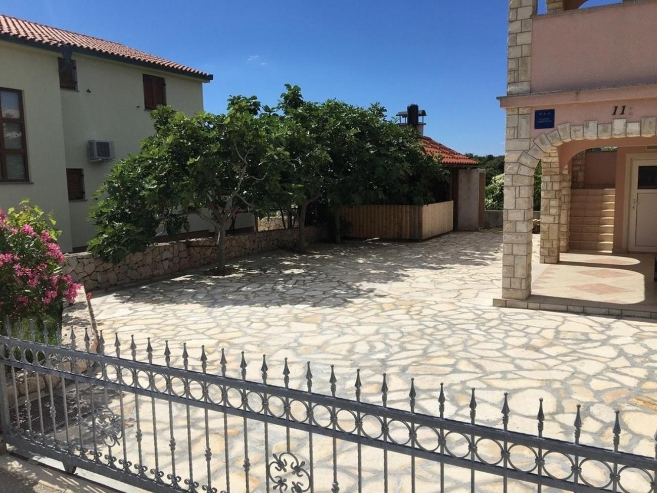 Apartments By The Sea Mandre, Pag - 6507 Kolan Εξωτερικό φωτογραφία